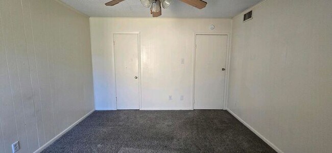 Building Photo - Available- Charming 2-Bedroom Home in Longview