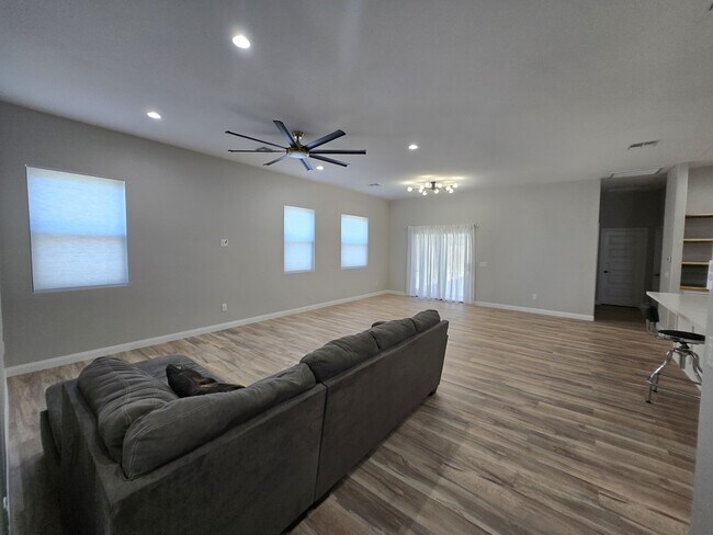 Building Photo - 1111 Avenida De Las Estrellas Dr