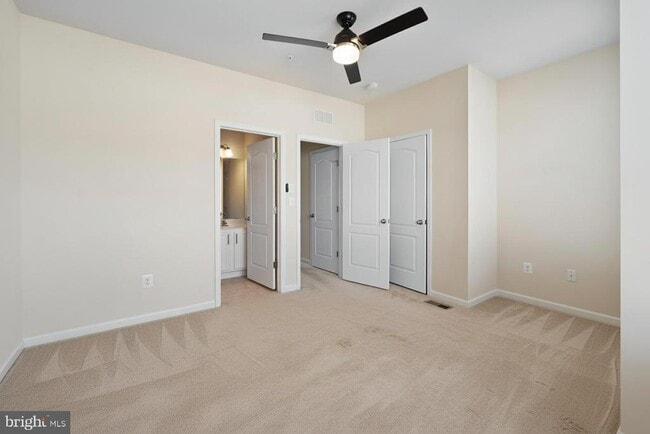 Building Photo - 829 Jarrett Ln