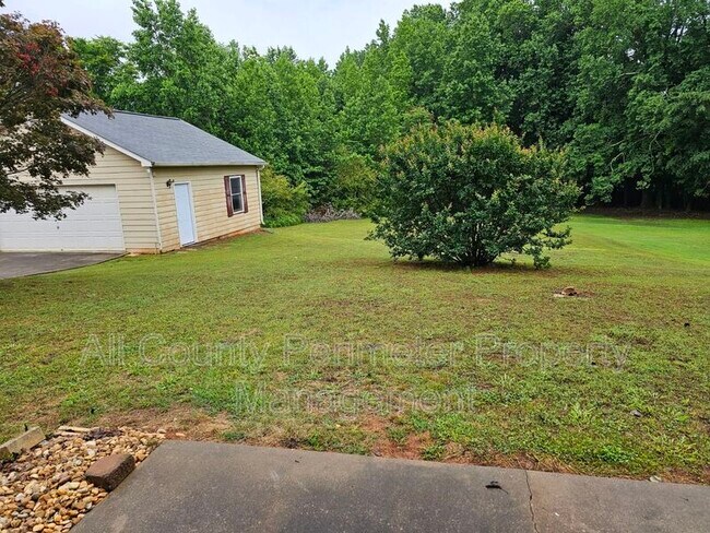 Building Photo - 704 White Dove Dr