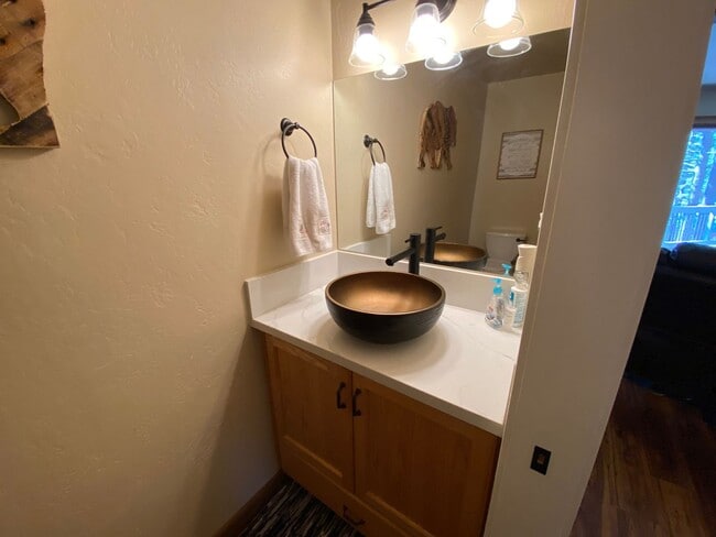 Building Photo - Donner Lake Condo Roommate Wanted