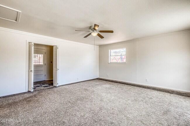 Building Photo - 3008 Gaston Dr
