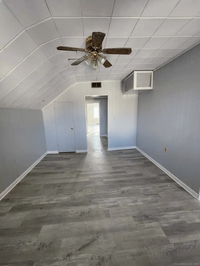 Building Photo - 62 Montauk Ave