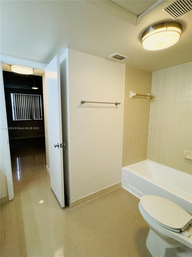 Building Photo - 2851 N Oakland Forest Dr