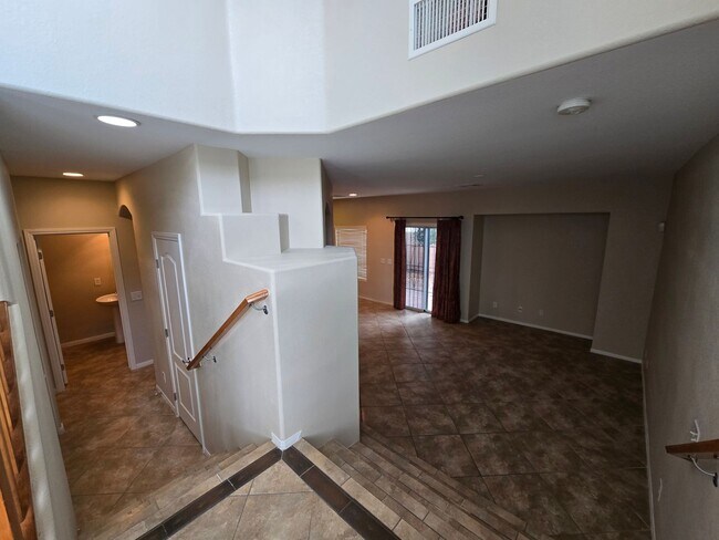 Building Photo - Guard Gated wonderful community 3 Bedroom Townhome!