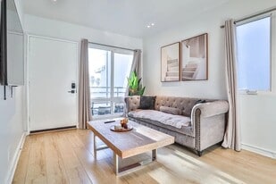 Building Photo - 2207 Ocean Front Walk