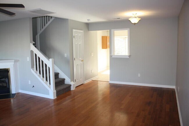 Building Photo - Waterfront Townhome