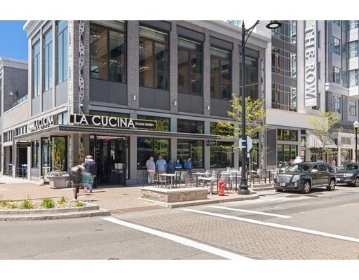 Building Photo - 375 Canal St