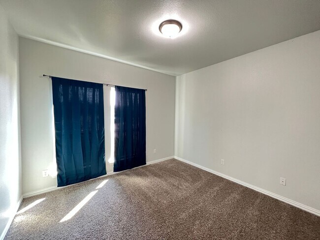 Building Photo - Lovely home for rent in Ennis, TX!