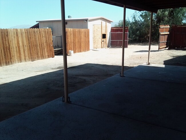 Building Photo - Cute 3 bedroom 2 bath in Desert Heights