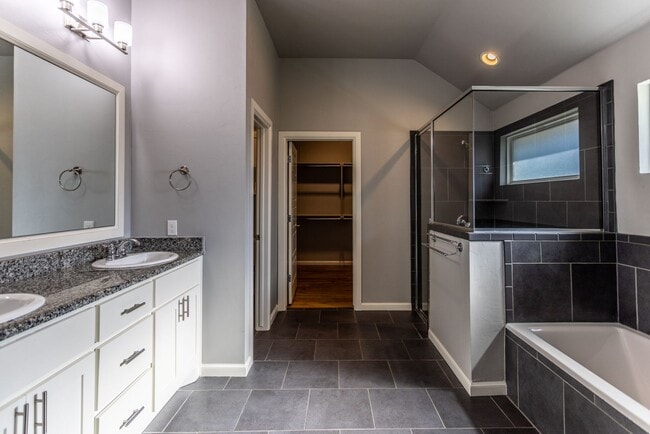 Building Photo - Single Family Home