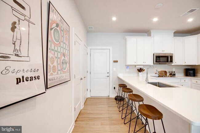 Building Photo - 4614 Olivine Dr