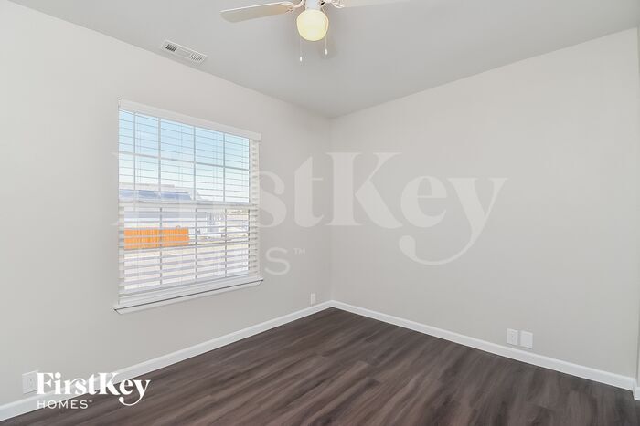 Building Photo - 5918 Vallecito Dr