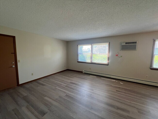 Building Photo - Fully Renovated 2-bed, 1-bath Apartment with a Garage Stall!
