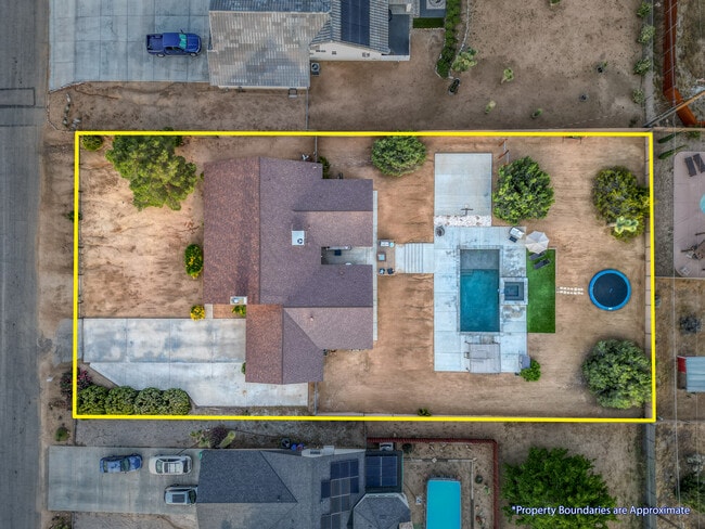 Building Photo - 57731 San Tropeze Dr