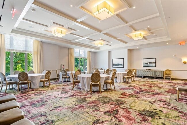 Building Photo - 120 Old Post Rd