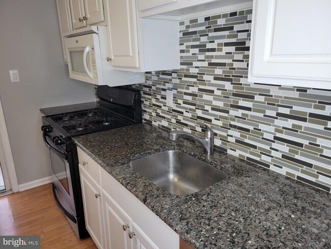 Building Photo - 2904 Saxony Dr