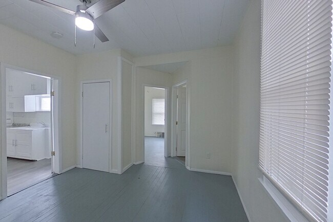 Building Photo - 1473 Thomas Ave