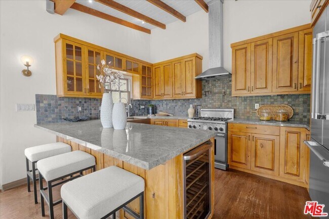 Building Photo - 3074 Lake Hollywood Dr