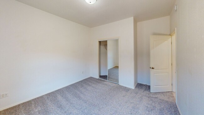 Building Photo - 4-Bed/2.25-Bath with Solar!