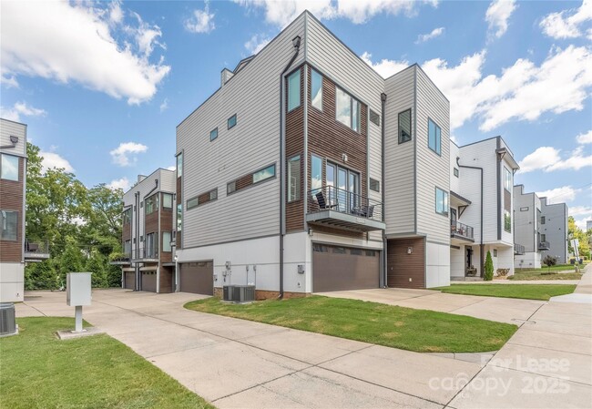 Building Photo - 1008 Westbrook Dr