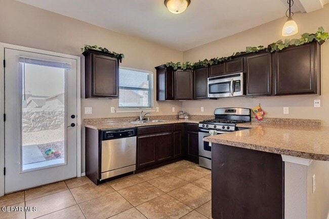 Building Photo - 12921 Hueco Cave Dr