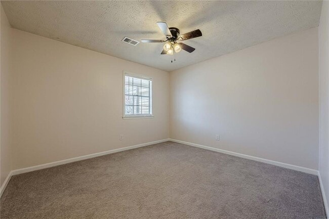 Building Photo - 2491 Redfield Dr
