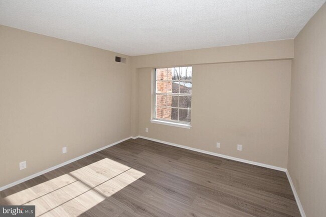 Building Photo - 7621 Provincial Dr