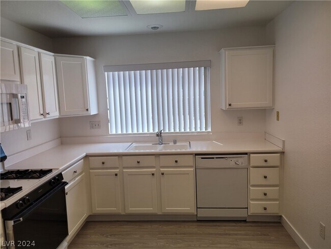 Building Photo - 9605 Sundial Dr