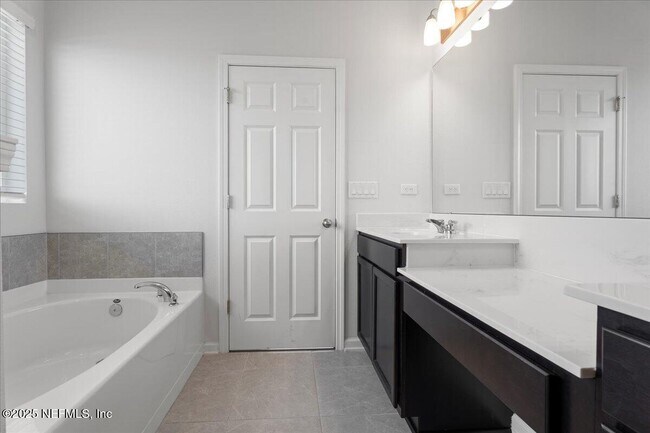Building Photo - 221 Ness Cir