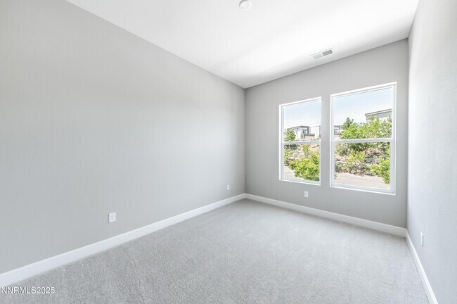 Building Photo - 1517 Golf Club Dr