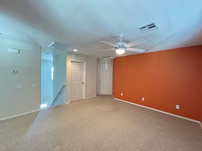 Building Photo - Gated 3-Bedroom 3-Bathroom Home in Southwest!