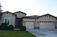 Building Photo - Large home in SE location.  Walnut and McA...