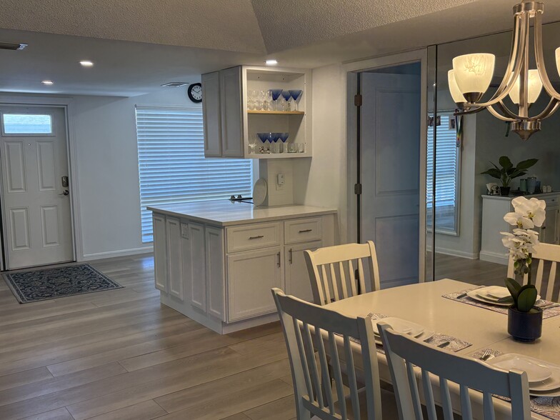 Building Photo - 195 Peppermint Ln