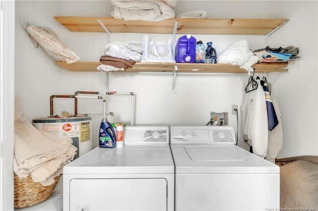 Building Photo - 5008 Shimmer Dr