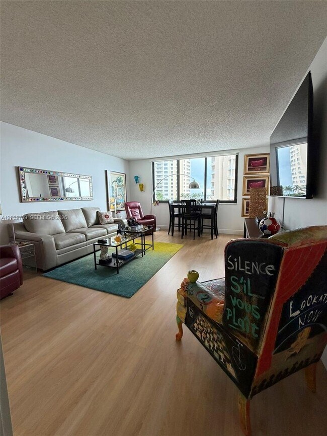 Building Photo - 540 Brickell Key Dr