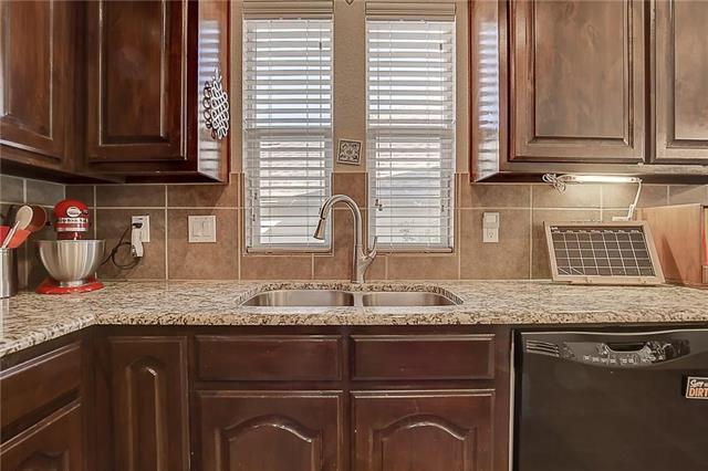 Building Photo - 5009 Holliday Dr