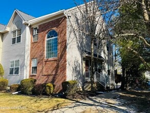 Building Photo - 113 Richmond Ct N