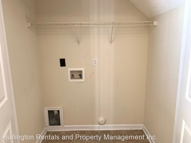 Building Photo - 2 br, 2.5 bath House - 646 Cairn Circle