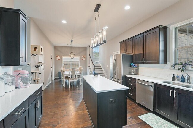 Building Photo - 905 Overture Dr
