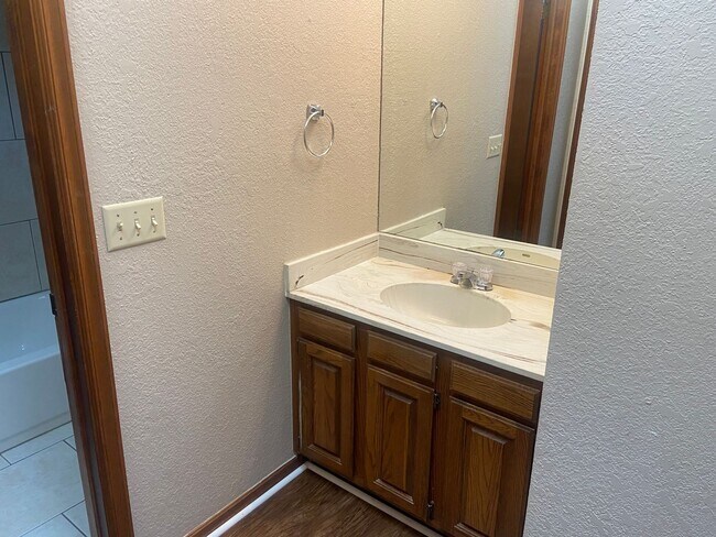 Building Photo - Beautiful 2 bed 2 bath home in a great location!!