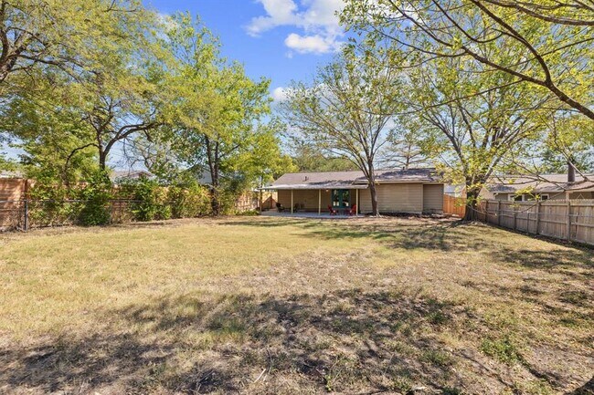 Building Photo - 5306 Basswood Ln