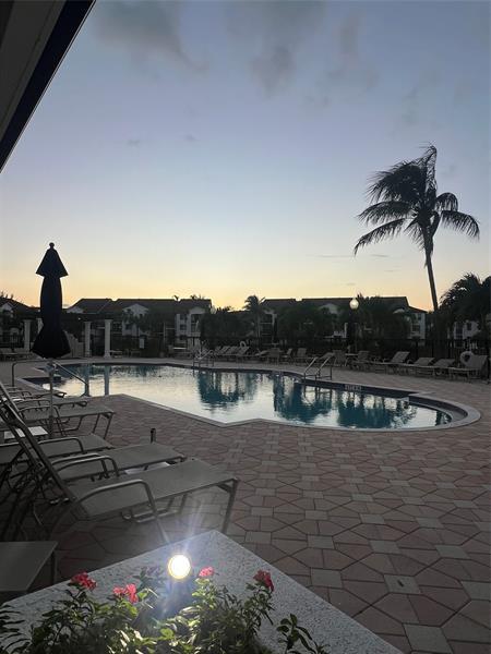 Building Photo - 903 Villa Cir