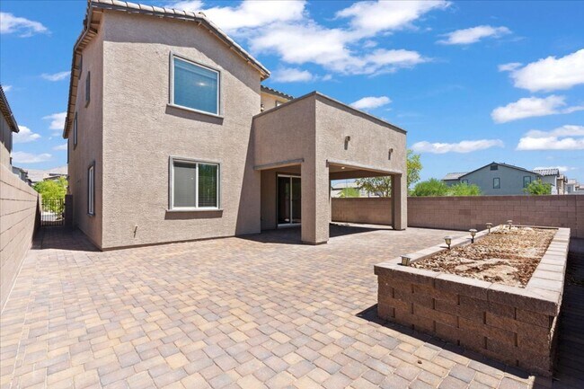 Building Photo - Spacious 5-bedroom home in gated community
