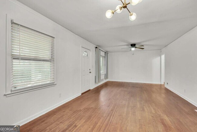 Building Photo - 2015 E Camellia Dr