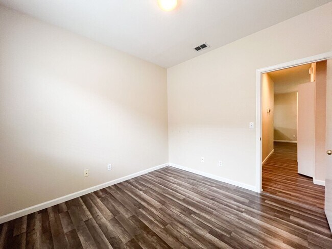 Building Photo - Beautiful 3 Bed, 2 Bath Home