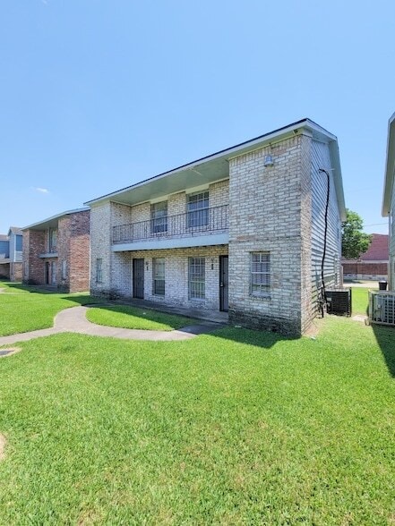 Building Photo - 12332 Ormandy St