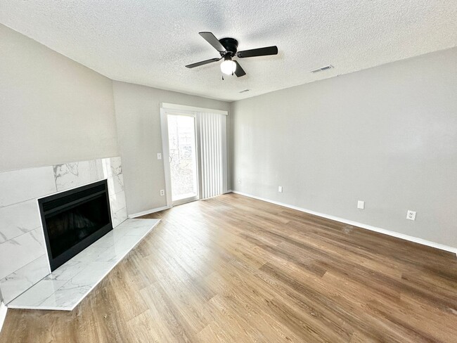 Building Photo - Welcome to Your Newly Renovated 2-Bedroom,...