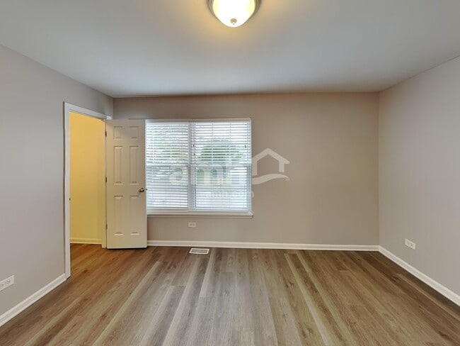 Building Photo - 2202 Henning Pl