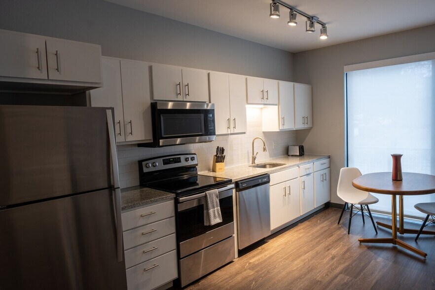 Building Photo - 2301 Ingersoll Ave